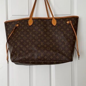 Louis Vuitton Classic Neverfull Tote